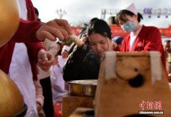 福州：民众“赶”中医药文化集市